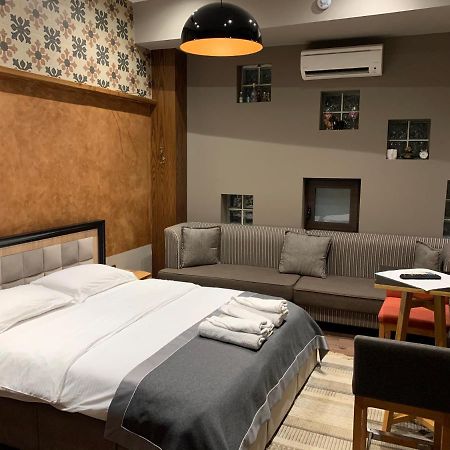 Guest House People Корча Екстериор снимка