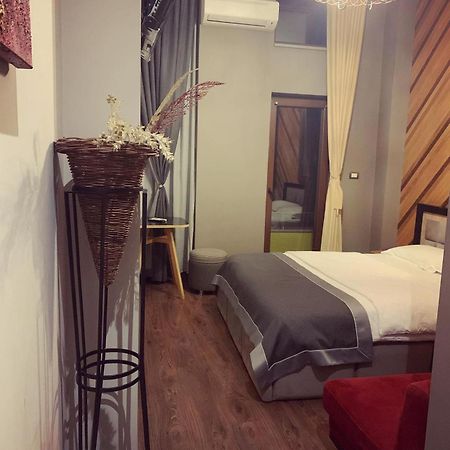 Guest House People Корча Екстериор снимка