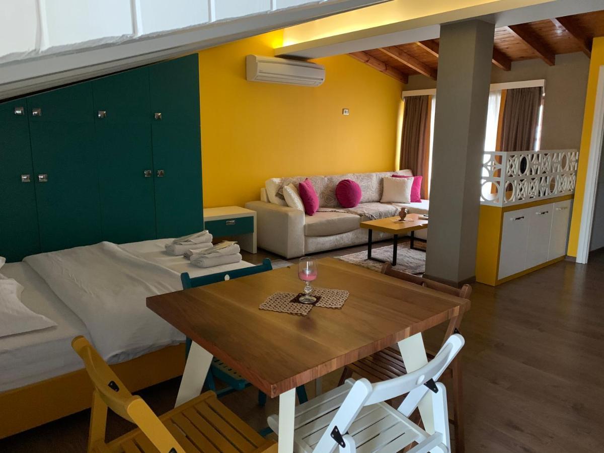Guest House People Корча Екстериор снимка