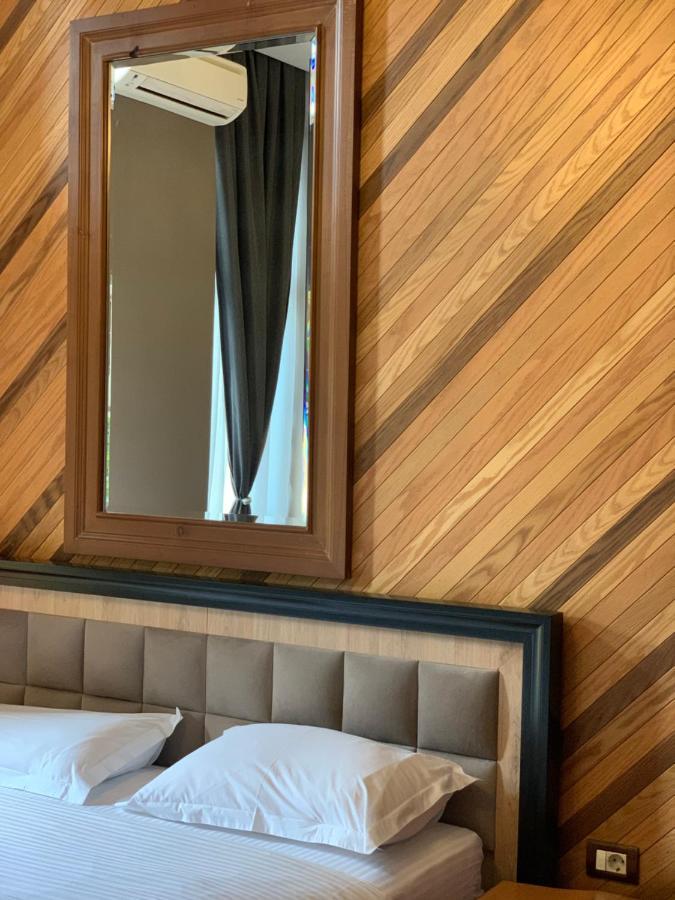 Guest House People Корча Екстериор снимка